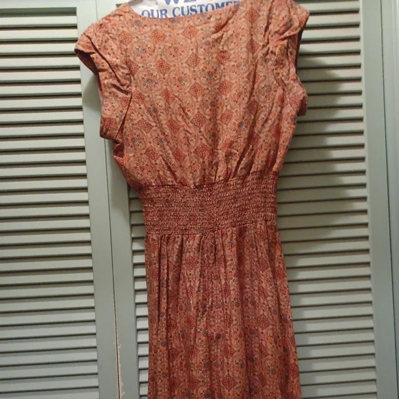 American Rag dress. 💯 Rayon (outer). 💯 polyester (lining). - Picture 3 of 6